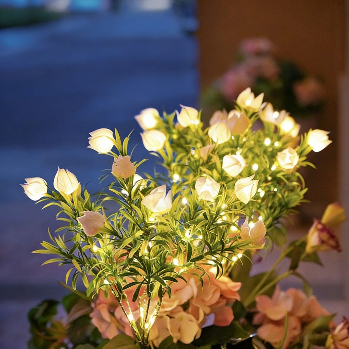 🌸Solcelledrevne blomsterlykter – vanntett hagedekorasjon