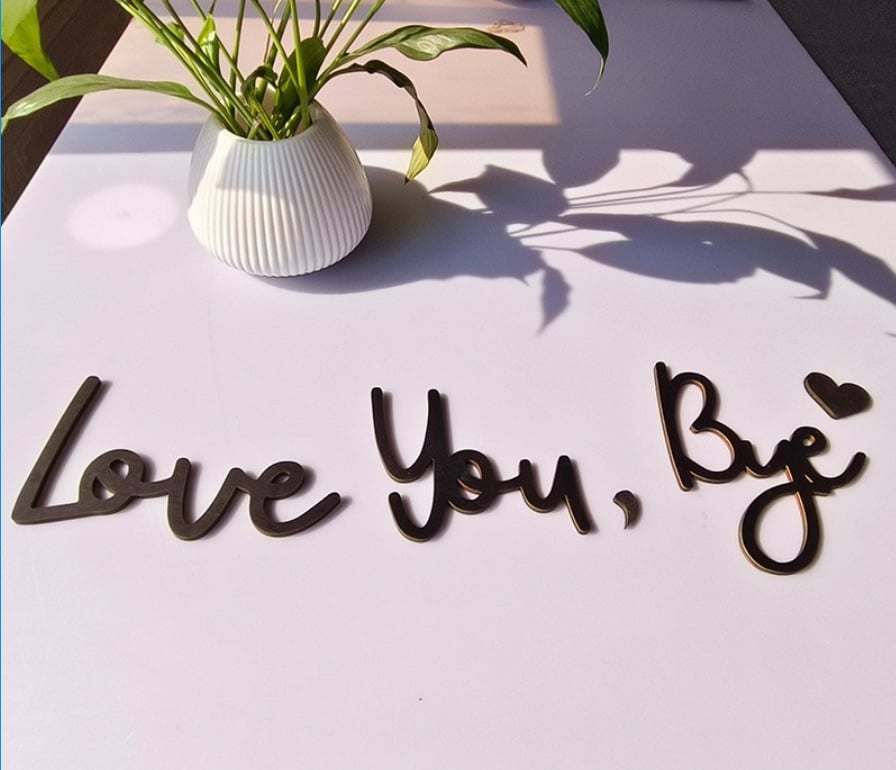 "Love you Bye" ✨Dekorativt veggskilt i tre – uten å skade veggen