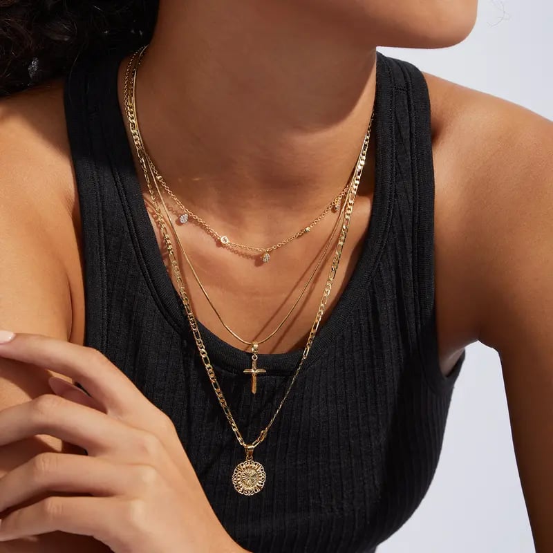 🎁  Halskjede med rundt anheng med bokstav, 14K gullbelagt