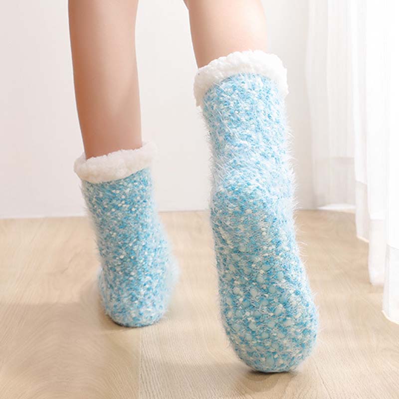 Fluffy koselige sokker - varme fra topp til tå! ✨