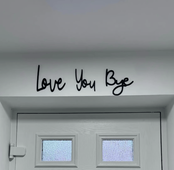 "Love you Bye" ✨Dekorativt veggskilt i tre – uten å skade veggen